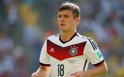 正大体育-于帕梅卡诺又吃红牌心态崩了